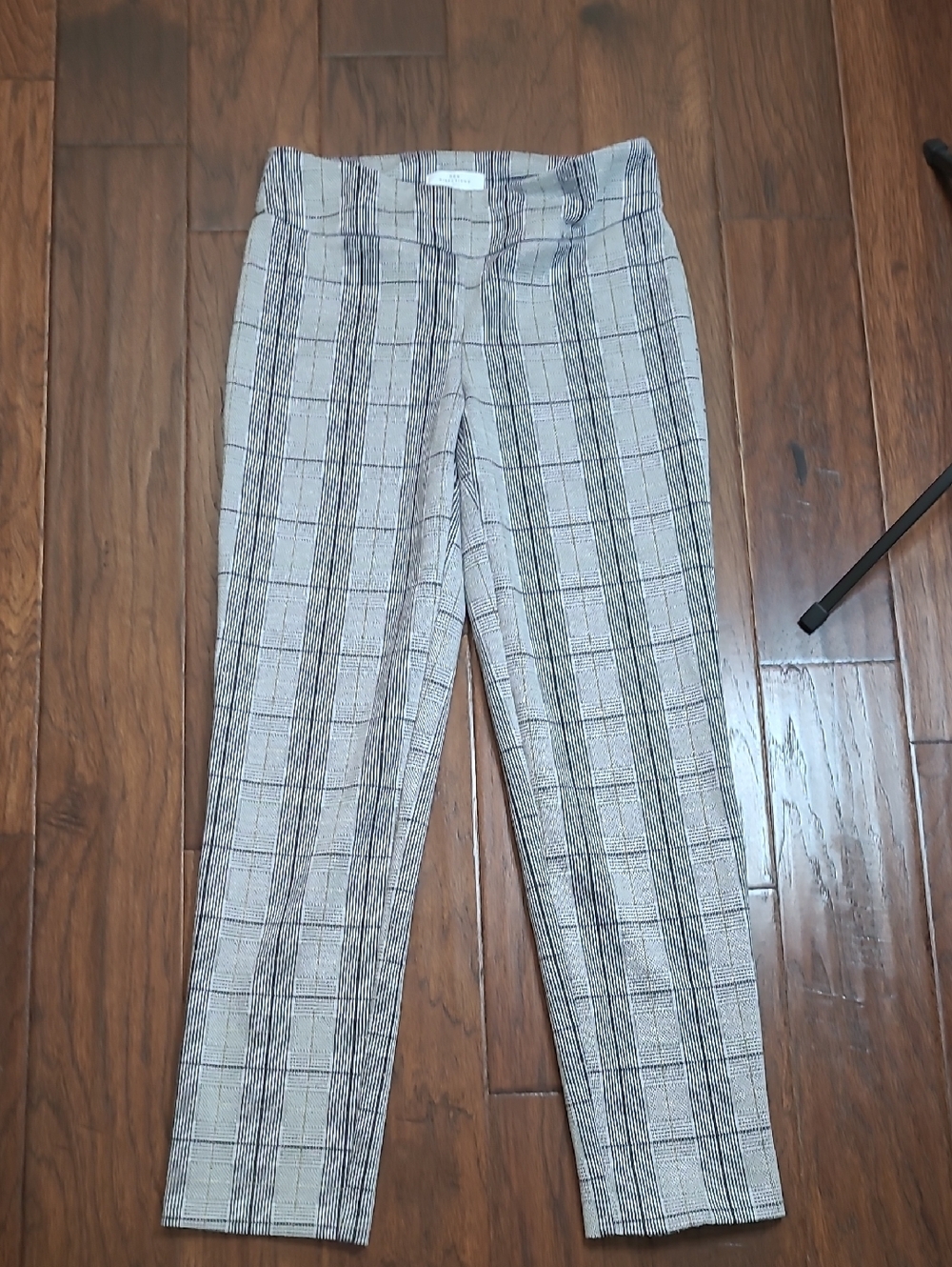 New Directions Black & White Plaid Pants with Gold Threading size Medium